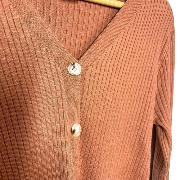 Coco & Shay Ribbed V-Neck Crop Cardigan Sweater in Brown Size XL - Picture 5 of 10